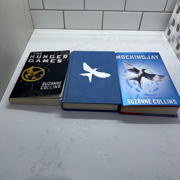 Hunger Games, Mocking Jay, Catching Fire Books - Picture 12 of 12